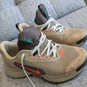 Nike Juniper Men's Trail Running Shoes - US Size 7 - Olive and Orange
